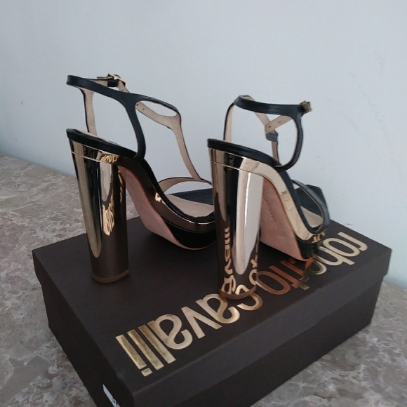Roberto Cavalli shoes. Size 6 - Picture 2 of 5